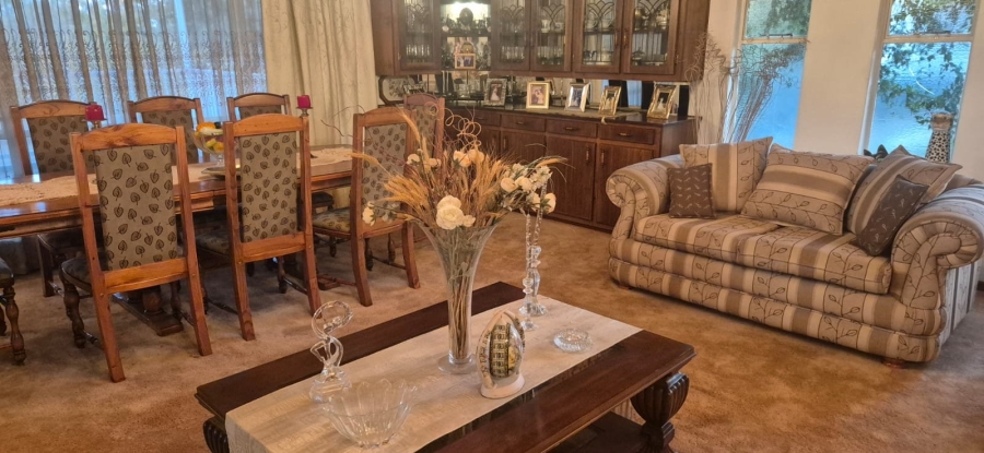 5 Bedroom Property for Sale in Heuwelsig Free State